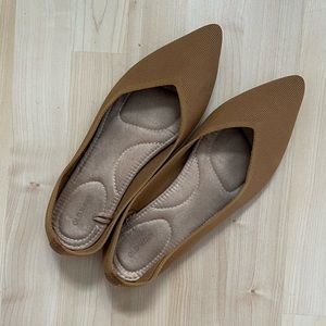 Old Navy pointy toe knit flats